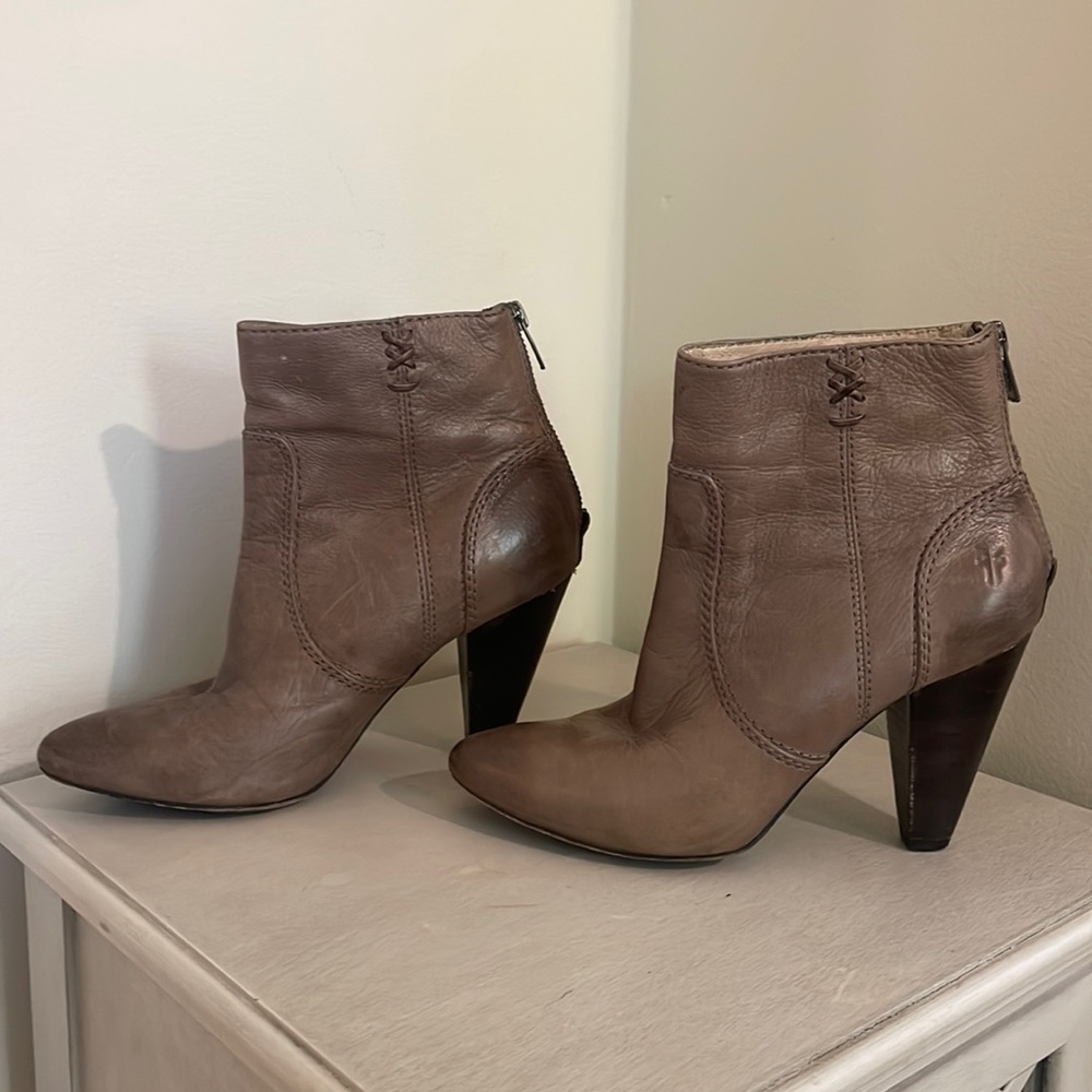 Frye Regina Heel Booties